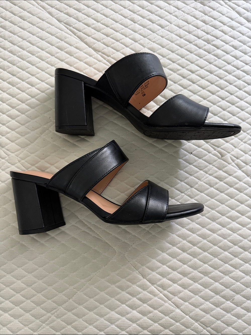 Adrienne Vittadini Avah Black Double-Strap Sandal - Picture 2 of 6
